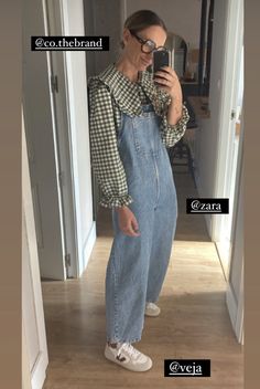 Pin Stripe Overalls Outfit, Dungarees Outfit Autumn, Denim Overalls Outfit Aesthetic, Denim Dungarees Outfit, Artsy Outfit Aesthetic, Dungaree Outfits, Abstract Outfits, Demure Fall, Blouse Aesthetic