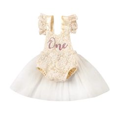 Celebrate your baby girl's milestone moments with our enchanting Baby Girls Birthday Floral Lace Romper Dress. This exquisite piece is not just an outfit but a treasured keepsake for her very first birthday. Designed with love and care, this tutu princess costume merges comfort, style, and charm, making it the perfect gift for your little one on her special day.The romper features a beautiful floral pattern complemented by intricate mesh stitching, adding a layer of sophistication and charm to y Princess Tutu Dress, First Birthday Dresses, Summer Baby Clothes, Cake Smash Outfit, Party Kleidung, 1st Birthday Outfits