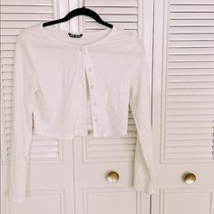 Brand New Shein Cardigan/Top Long Sleeve White Fitted Everyday Cardigan, Pearl Cardigan, Shein Cardigan, Tops Shein, Cardigan Top, Shein Tops, Long Sleeve Tees, Color White, Tops & Tees