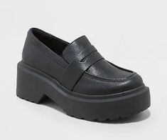 Elevate your shoe game with these stylish Women's Lacey Loafer Flats from Wild Fable. The round toe, black flats come in size 6.5W, perfect for women who love comfortable yet chic footwear. The lining, upper, and insole material are all made of 100% Polyurethane, while the shoe width is medium. These flats are ideal for women who value quality and style. The Wild Fable brand ensures that the wearer is always on-trend and comfortable. Whether you're running errands or having a casual day out, these flats are perfect for any occasion. Cute Loafers, White Loafers, Chunky Loafers, Plastic Shoes, Platform Wedge Heels, Loafers Style, Platform Loafers, Black Loafers, Platform Heel