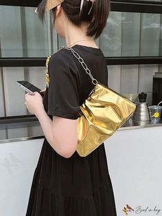 BirdinBag - Fashionable Metallic Chain Ruched Handbag Trendy Party Baguette Shoulder Bag, Trendy Baguette Pouch Bag For Party, Trendy Party Pouch Baguette Bag, Trendy Party Baguette Pouch Bag, Trendy Party Crossbody Baguette Bag, Trendy Party Baguette Crossbody Bag, Trendy Crossbody Baguette Bag For Party, Chic Gold Baguette Bag For Party, Trendy Party Hobo Bag