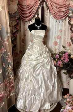 Poofy Dresses Aesthetic, Victorian Age Fashion, Corset Wedding Dress Vintage, Victorian Wedding Dresses, 1950 Wedding Dress, For Wedding Guest Outfit, Victorian Style Wedding Dress, 1980 Dress, Evening Dress Wedding