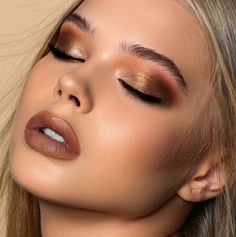 Coffee Makeup Look, Rust Makeup, Warm Autumn Makeup, Autumn Eyes, Warm Smokey Eye, Everyday Eyeshadow, Wedding Hairstyles And Makeup, Smokey Eye Tutorial