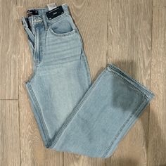 See Pics For Size/ Style Details Holister Jeans, Hollister Clothes, Jeans Hollister, Birthday List, Hollister Jeans, Christmas 2024, Jeans Color, Jeans Flare, Christmas Wishlist