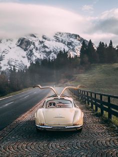 White Mercedes-Benz 300SL Gullwing In The Alps First Lamborghini, Mercedes Benz 300 Sl, Old Mercedes, Mercedes Sls, Bg Design