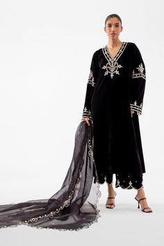 Janine – Sania Maskatiya International Black Palazzo Set For Evening Eid, Black Evening Palazzo Set For Eid, Black Palazzo Set For Evening Eid Festival, Festive Black Palazzo Set For Evening, Palazzo Set With Dupatta For Evening Eid, Evening Kurta With Dupatta In Traditional Drape, Evening Palazzo Set With Dupatta For Eid, Evening Palazzo Set With Sheer Dupatta For Eid, Eid Evening Palazzo Set With Dupatta