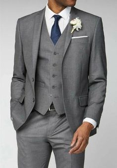 Grauer Anzug für Männer, dreiteiliger Anzug, Slim Fit-Anzug, Bräutigam und Groomsmen-Anzug für die Hochzeit, maßgeschneiderter Anzug, Abschlussball, maßgeschneidert für Männer Dieser klassische graue 3-teilige Modeanzug für Herren ist perfekt für jeden, der formelle Anzüge liebt. Dieser Designer-Anzug wird speziell für Sie erst nach Ihrer Bestellung handgefertigt. Verwandeln Sie Ihren besonderen Tag in ein unvergessliches Erlebnis mit diesem Anzug. Verpassen Sie nicht diese unverzichtbare Ergänz Wedding Suit With Custom Fit, Custom Fit Wedding Suit, Custom Fit Wedding Suits With Suit Collar, Wedding Suits Men Grey, Grey Mens Suit, 3 Piece Suit Wedding, Groomsmen Grey, Grey Suit Wedding