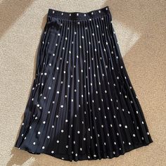 Polka Dot Skirt In New Condition. Dress Up W Heels And Cropped Top Or Dress Down With A White Top And Sneakers. Mid-Weight Material Black Flowy Skirt, Midi Leather Skirt, Aline Midi Skirt, Fw 2024, Pleaded Skirt, Floral Lace Skirt, Polka Dot Midi Skirt, Ruffle Hem Skirt, Gold Skirt