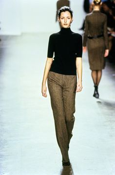 Calvin Klein Collection Fall 1999 Ready-to-Wear Fashion Show - Danielle Zinaich 90s Calvin Klein, Expensive Taste, Calvin Klein Collection, Celebrity Design, Mode Vintage, Creative Studio