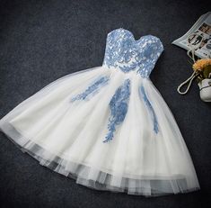 Precioso vestido de fiesta de tul blanco con apliques azules, vestido de regreso a casa
Material:Tul,Silueta:AlinearColor:Azul,Hemline:Longitud de rodilla,Detalles de atrás:Encaje Strapless Homecoming Dresses, Prom Dress Pictures, Tulle Party Dress, Hoco Dresses Short, Marine Uniform, Dresses Cheap, White Dress Party, White Tulle, Sweet 16 Dresses