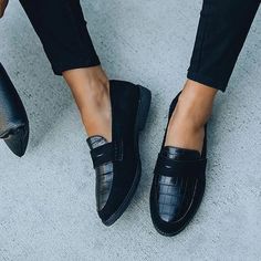 Women's Black Suede Loafers with Crocodile Pattern and Comfortable Sole 2024 - $39.99 Mary Jane Shoes Black, Black Mary Jane Shoes, Zapatos Mary Jane, Loafers Online, Estilo Chic, Mary Jane Shoes, Mode Inspiration, Leather Flats, Work Shoes