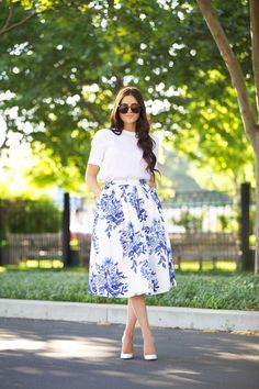 Midi Outfits, Romantic Classic, White Floral Skirt, Blue Floral Skirt, Lady Like, Peplum Tops, Uni Outfits, Girly Style