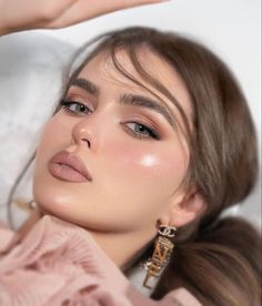 ♡♡♡♡♡ Sweet Makeup, Sultry Makeup, Natural Prom Makeup, Light Makeup Looks, Classy Makeup, Soft Makeup Looks, Skin Details, Glam Makeup Look, Wedding Makeup Looks