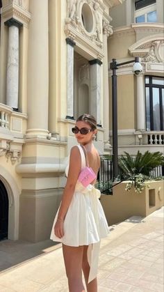 27 Beautiful European Summer Outfits for 2024: Trendy, Chic, and Stylish Looks Camisole Dress, European Summer, Hoco Dresses, Skirt Design, Looks Vintage, Glamorous Evening Gowns, Flowing Maxi Dress, Perfect Dress