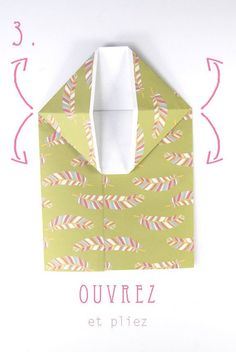 an origami envelope with paper on it and the words quivrez written in pink