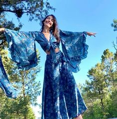 Blue Bell Sleeve Top, Summer Solstice Dress, Brazil Outfit Ideas For Women, Blue Summer Dress Aesthetic, Summer Style Dresses, Flowy Outfits, Midi Top, Earthy Outfits, Hippie Style Clothing