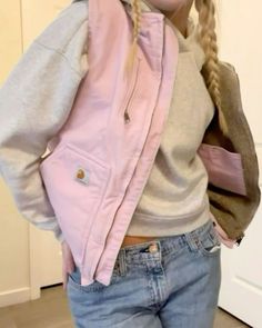 #vest #vests #outfits with vests # back to school fits #back to school outfits Pink Carhartt, Carhartt Vest, Fashion Fails, Diy Vetement, Carhartt Womens, Outfit Inspo Casual, Mode Inspo, Cute Everyday Outfits, Cute Simple Outfits