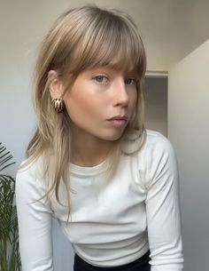 Dark Blonde Fringe, Heavy Fringe Hairstyles, Dark Blonde Hair Bangs, Dark Blonde Curtain Bangs, Dark Blonde With Bangs, French Long Bob, Straight Brown Hair With Bangs, Light Brown Hair Bangs, Dirty Blonde Hair With Bangs