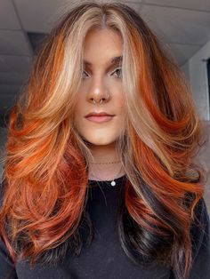 Inspiration de cheveux calico, la tendance audacieuse de 2024 pour un look vibrant et unique. Natural Color Block Hair, Block Color Hair Placement, Colour Blocking Hair, Moneypiece Hair, Block Dyed Hair, Halloween Hair Dye, Halloween Hair Color Ideas, Halloween Hair Color, Colorblock Hair