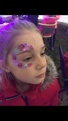 Glitter Face Paint, Festival Face Paint, Fair Face, Festival Makeup Glitter, Classy Halloween Costumes, Festival Face