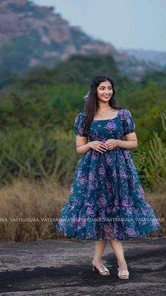 Floral Organza Churidar Designs, Organza Frocks For Women Indian, Dress Designs Frocks, Short Frocks For Women Fashion Outfits, Dresses With Sarees, Short Frock Models For Women, Scratch Dress Designs, Floral Organza Frocks For Women, Sleeves Design For Frocks