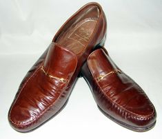 Florsheim  - The Royal Imperial  Dress  Loafer Shoes Men US Size 8D A very nice pair of Florsheim dress shoes. Brown leather Slip-on with initial cross bar accents. Shoes are in very good condition, lightly worn and have a really nice look. Heels and soles are in very good condition They are extremely comfortable on the feet and can be easily worn all day . A nice pair of shoes to have in your shoe collection.  Please review photos and if you have any questions that I can answer please write. NO Retro Formal Loafers For Spring, Vintage Formal Slip-on Loafers, Vintage Slip-on Dress Shoes For Office, Retro Slip-on Loafers For Formal Wear, Vintage Slip-on Dress Shoes For Semi-formal Occasions, Cross Bar, Dress Loafers, Loafers Shoes, Shoes Brown