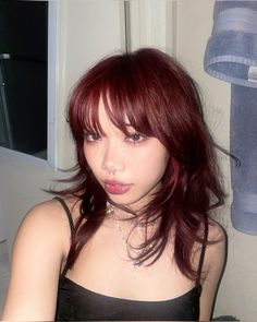 Red Hair With Bangs, Fire Hair, Dark Red Hair, Hair Stylies, Burgundy Hair, Dye My Hair