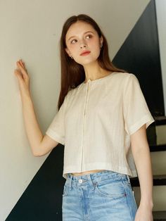 This is a trendy and feminine top by LAMARO that is made out of high quality and sturdy material. With distinctive mood of the design and comfortable wear, you can style it for your casual daily outfit.- Light fabric with high air permeability- Clean look with hidden buttons- Casual and feminine mood Versatile Cropped Linen Tops, Modern Linen Tops For Daywear, Versatile Beige Linen Top, Fitted Linen Top For Casual Gatherings, Modern Fitted Tops For Casual Gatherings, Chic Cropped Tops With Relaxed Fit, Chic Cropped Relaxed Fit Tops, Versatile Cropped Tops With Relaxed Fit, Everyday Cropped Blouse For Spring