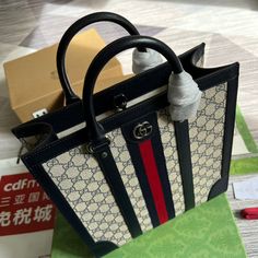 Size: Standard Size It comes with Dust box, Care manual, Tag, and Paper bag. Ladies Handbags, Branded Packaging, Trendy Tote, Evening Clutch Bag, Gucci Bags, Grade 1, Luxury Items, Satchel Bags, Gucci Bag