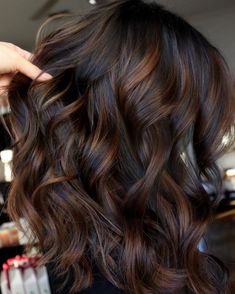 Chocolate Brown Hair with Warm Highlights Dark Summer Hair, Dark Chocolate Hair, Dark Chocolate Brown Hair, Rambut Brunette, Hair Color Chocolate, Chocolate Brown Hair Color, Chocolate Hair, Brown Hair Color, Chocolate Brown Hair