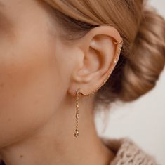 This ear cuff consists of a collection of 6zirconia on a fine gold chain, one which acts as a stud earring, fastening to the earlobe with a butterfly clasp, and 2 metal cuffs which attach to the ear. A delicate, romantic design that will instantly update your outfit.  → Height: 4.7 cm (1.85 inches) → Handmade of 925 sterling silver → Available in 2 colors: silver and gold. The golden earring is additionally plated with 18K gold.  🏷️ Made from sterling silver -- easily recognizable by its '925' Gold Cartilage Earring, Double Earring, Earring Chain, Gold Cartilage Earrings, Ear Cuff Chain, Earring Cuff Chain, Double Earrings, Cuff Earring, Wrap Earrings