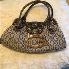 Adorable And Brand New With Tags!! Women’s Guess Purse 2000s Purse, Cheetah Bag, Bags Guess, Guess Shoulder Bag, Dope Jewelry Accessories, Beige Fashion, Guess Purse, Guess Purses, Vintage Coach Bags