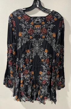 Free People Smooth Talker Tunic Mini Dress Size Small Pullover Open Back. Black with floral pattern and pockets. Dress is short and can be paired with tights or leggings. Measures approximately: Pit to pit: 18" Sleeves: 24-1/4" Length: 30-1/2" Casual Patterned Mini Dress For Fall, Black Printed Mini Dress For Fall, Casual Long Sleeve Patterned Mini Dress, Casual Floral Print Mini Dress For Fall, Black Floral Print Mini Dress For Fall, Fall Floral Print Black Mini Dress, Patterned Floral Print Long Sleeve Mini Dress, Long Sleeve Floral Print Mini Dress, Long Sleeve Floral Print Patterned Mini Dress