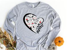 It's a super long sleeve shirt to always show your love for cats and kittens - Long Sleeve Shirt - Youth - Toddler - Unisex M A T E R I A L S → All our simple color ones like White and Black are 100% Cotton. → All our Heathered Colors are cotton/polyester blend and they are super comfy soft! → Bella-Canvas Unisex Jersey Short Sleeve Crew-Neck Unisex T-Shirt → Soft and High-Quality Fabric → Sueded Jersey → Pre-shrunk → Taped shoulder-to-shoulder → Tear away label → Side Seamed → Retail fit S I Z White Long Sleeve T-shirt With Cat Design, White Long Sleeve Top With Cat Design, Long Sleeve Cotton T-shirt With Cat Design, Cute Cat Face, Cat Heart, Cat Lover Shirt, Cat Shirt, Heart Shirt, Simple Colors