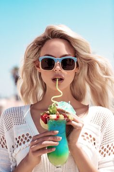 Model Sunglasses, Beach Vacation Outfits, Rose Gal, Female Portraits, Wearing Glasses, Spring 2017, Spring Summer Outfits, Picture Poses, High Cut