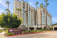 DoubleTree by Hilton Hotel San Diego - Mission Valley building San Diego Mission, San Diego Hotels, Family Friendly Resorts, Hilton Garden Inn, Airport Hotel, Hilton Hotel, Sea World, Hotel Deals, Hotel Offers