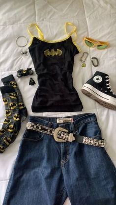 #batman #black&yellow #imbatman #outfits #coolgirl Look Grunge, Estilo Punk, Simple Trendy Outfits, Cute Simple Outfits