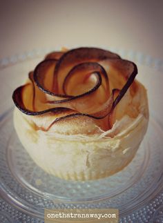 there is a small pastry on a glass plate with the words perfect puff pastry roses