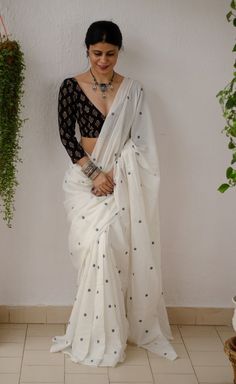 Applique Saree, Chakori Ethnic, Black And White Saree, Saree Aesthetic, Sarees Design, Saree Jacket Designs, Cotton Saree Blouse Designs