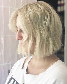 Messy bob || textured bob | blonde bob Textured Bob Blonde, Bob Blond, Bob Blonde, Messy Bob, Textured Bob, Hair Medium, Blonde Bobs, Blonde Bob, The Salon