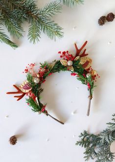 Christmas headband The flower headband is made of preserved and artificial flowers, grass, gem stone, and other arranging material. When stored in dry and dark place, our products last 10-15 years. We can also make you other matching accessories. Please message me for more information. :) ---------------------------------------------------------------- SHIPPING INFO FOR EU ORDERS: Standard shipping: Your package will arrive in about 5-8 days after it has been shipped.  Express shipping: Your pac Christmas Headbands Women, Christmas Headband Diy, Christmas Tree Headband, Antler Flower, Christmas Headpiece, Christmas Party Accessories, Making Fabric Flowers, Christmas Hair Accessories, Headband Wedding