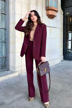 Graduation Suits For Women Modern, Suits For Women H&m, Womens Suits For Fall, Pant Suits For Women Modern, Suits Elegant For Women, Pant Suits For Women Winter, Formal Suits For Women Prom Elegant, Business Professional Women Suits, Women's Fitted Suits