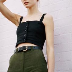 Buttoned Shirt Outfit, Vest Spring Outfits, Buttoned Shirt, Singlet Tops, Crop Tank Top, Top Tank, Black Linen, Linen Top, Wide Straps