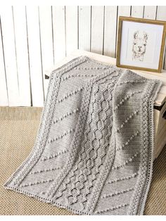 a blanket that has been made to look like a crochet pattern on it