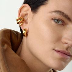 Elevate your style with the 18K Gold Stainless Steel Triple Layer Ear Clip. This unique and trendy ear clip features a stunning three-layer design, crafted from high-quality stainless steel and plated with 18K gold for a luxurious finish. Waterproof and durable, it's perfect for everyday wear or special occasions. A chic and fashionable accessory, it makes a thoughtful gift for any woman who loves to stay ahead of the fashion curve. Jenny Bird Jewelry, Geometric Fashion, Wedding Types, Jenny Bird, Over The Edge, Gold Ear Cuff, Bird Jewelry, Stainless Steel Earrings, Trendy Jewelry