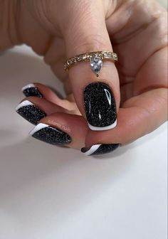 Black Short Nails Design Simple, Black Rock Concert Nails, Black Nails With Glitter Tips, Black Christmas Nail Designs, Nail Designs Old Money, Pink Nails Winter, At Home Nail Ideas, Nail Ideas Pink, Nails January