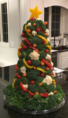 a christmas tree made out of broccoli and peppers