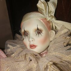 White Doll Aesthetic, Vintage Clown Aesthetic, Porcelain Doll Art, Porcelain Aesthetic, Dolls Porcelain, Pierrot Clown, Broken Doll, Aesthetic Girly, Vintage Clown