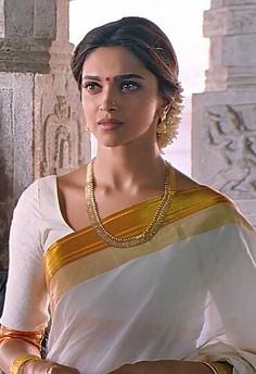 Deepika padukone Dipika Padukone Traditional Look, Deepika Chennai Express Look, Meenamma Chennai Express, Deepika Padukone Sari, Chennai Express Deepika Padukone, Deepika Padukone In Saree, Bollywood Theme Party Outfit For Women, Bollywood Theme Party Outfit