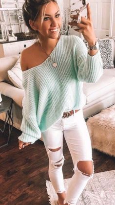 Stand out with this cute back to school outfit! Summer Sweatshirt, Trendy Swimwear, Inspired Outfits, Mom Outfits, Outfits Summer, Ladies Dress Design, Outfits Casuales, Cute Casual Outfits